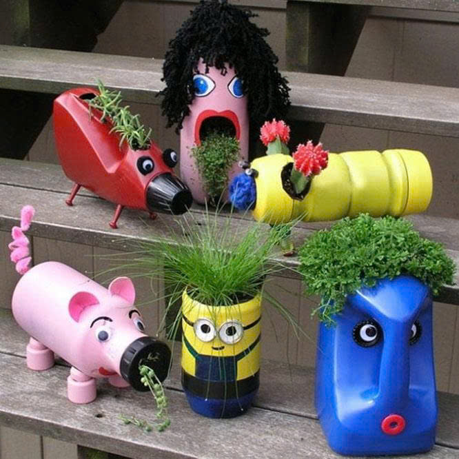 Trang Trí Chậu Cây Bằng Chai Nhựa – Cách Tái Chế Sáng Tạo, Xanh Và Đẹp 1 Trang trí chậu cây bằng chai nhựa vẽ hình các con thú